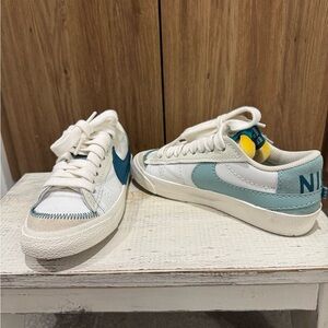 Nike White and Teal Casual Sneakers